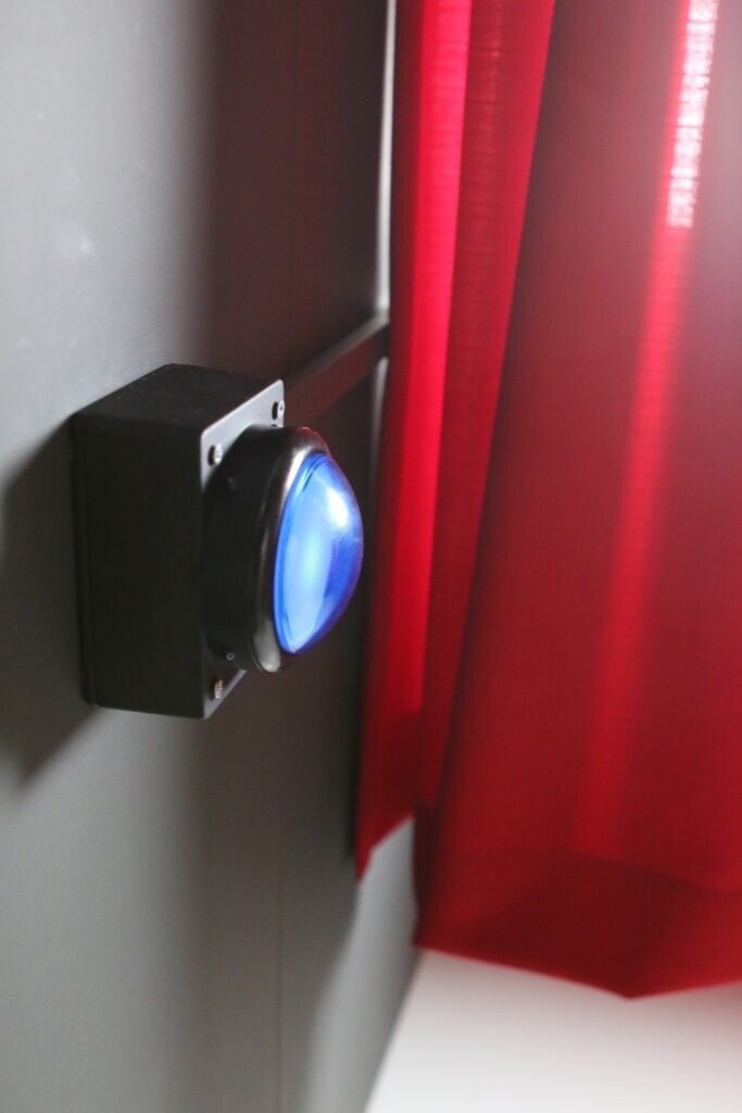 startknop achterwerk in de kast